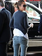 20 pictures - Jessica Alba upskirt shots gallery