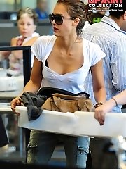 20 pictures - Jessica Alba upskirt shots gallery