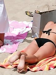 12 pictures - Bodies in sexy swimsuits in the sun