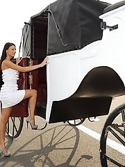 12 pictures - Flashing upskirt booty in the street