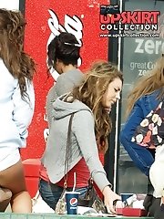 12 pictures - Stunning up skirt mom photos