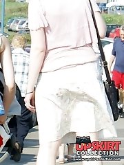 12 pictures - Stunning up skirt mom photos