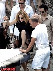 20 pictures - J Lo hot upskirt