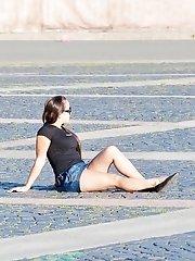 12 pictures - Mini skirt up skirt sexy pictures