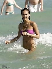 15 pictures - Warm waves washing bikini girl's sweet body