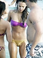 15 pictures - Warm waves washing bikini girl's sweet body