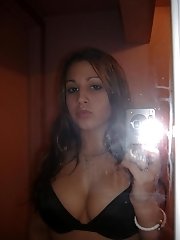 15 pictures - Amateur dolls willingly demonstrating upblouse