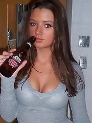 15 pictures - Amateur dolls willingly demonstrating upblouse