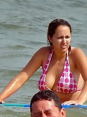 12 pictures - Bikini girls in sexy poses on beach