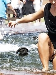 12 pictures - Sexy girls flash upskirt panties