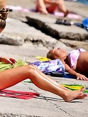 12 pictures - Bikini women boasting great tits