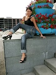 15 pictures - Fem in jeans showing her booty in front of cam