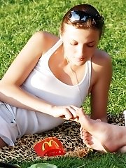 12 pictures - Very impressive upskirt voyeur pics