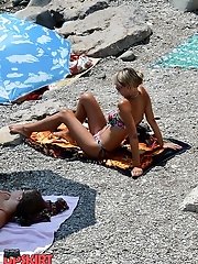 12 pictures - Girls in bikinis hot show on my cam