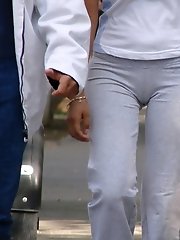 12 pictures - Cameltoe upskirt gallery