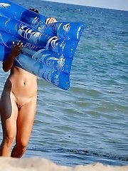 12 pictures - Naturist women ripping the holes