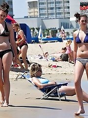 12 pictures - Super erotic unaware show of bikini