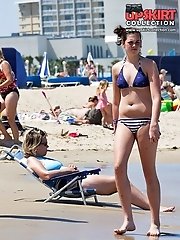 12 pictures - Super erotic unaware show of bikini