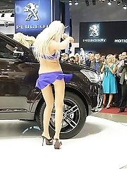 12 pictures - Fashion models upskirt gallery