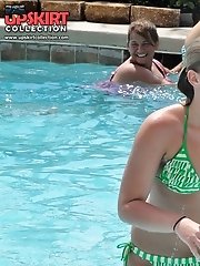 12 pictures - Hot bikini peek on tits and asses