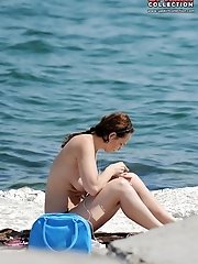 12 pictures - Amateur ass wrapped by sexy bikini