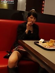 12 pictures - Bare pussy public upskirt