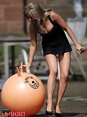 20 pictures - Up skirt of sexy celebs